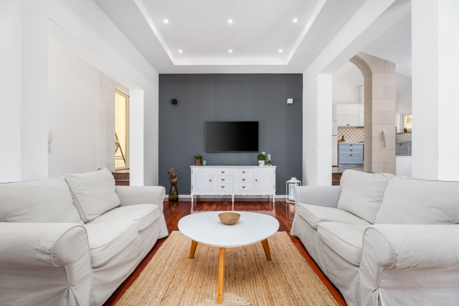 Carefully selected furniture offers several sitting areas