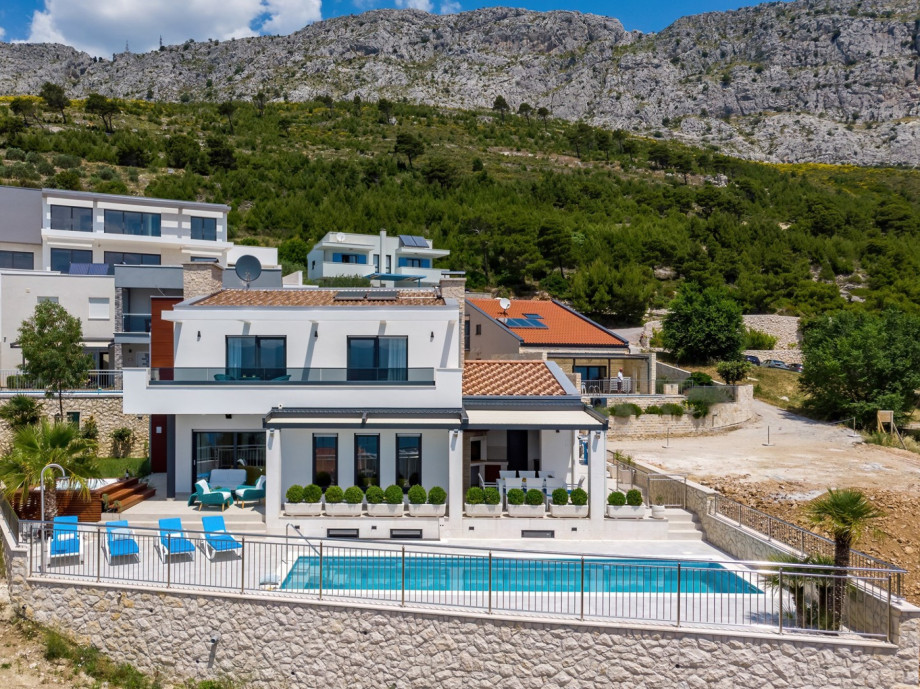 Perfect location of the villa, vicinity to Omiš and Cetina river (1 km far)