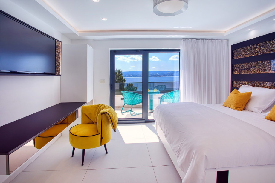 A Bedroom No3 (first floor) with a king-size bed 180cm x 200cm