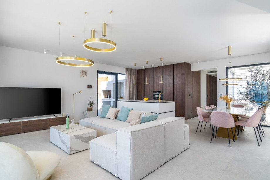 The ground floor offers a fully air-conditioned and very comfortable and stylish living and dining area