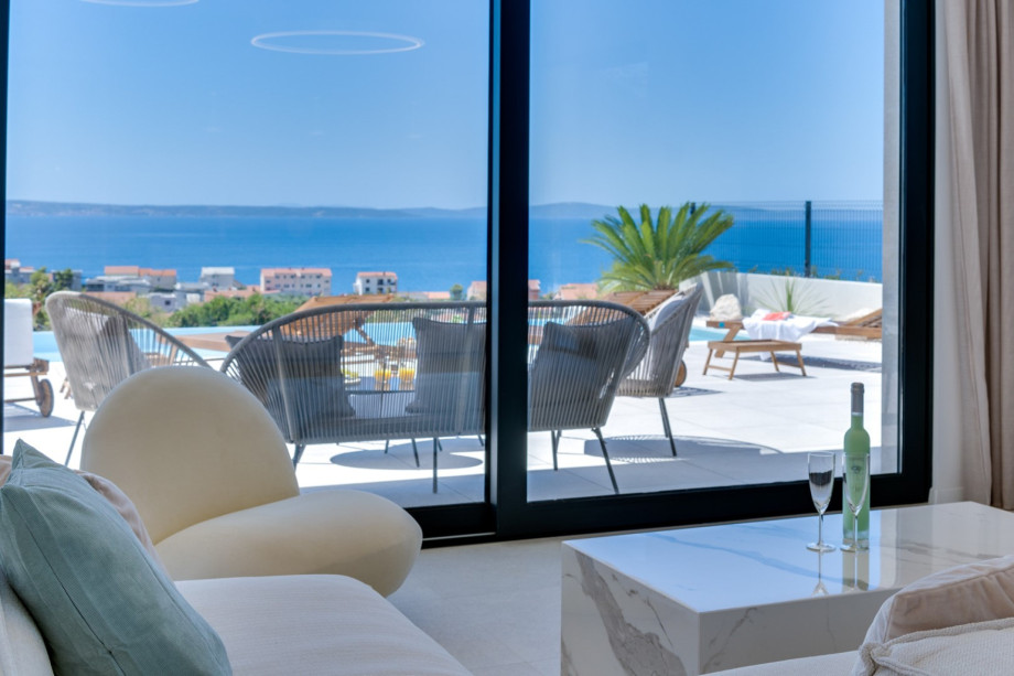 This is a modern place to stay in with a quiet environment but still close to all