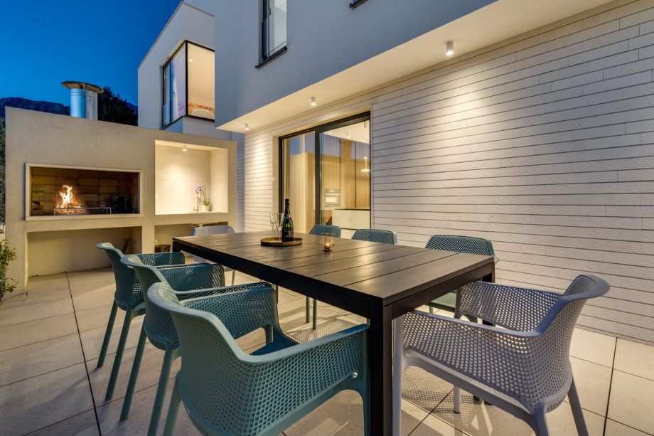 The outdoor area is ideal for the perfect family dinner on a vacation
