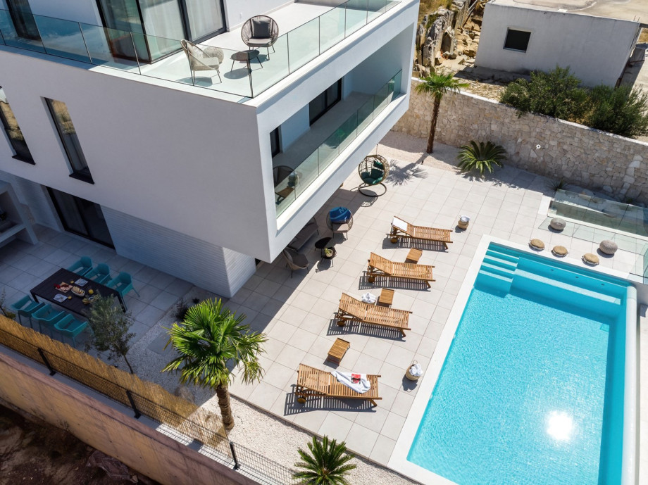 Breathtaking natural surroundings and sound of bird song for relaxing vacation