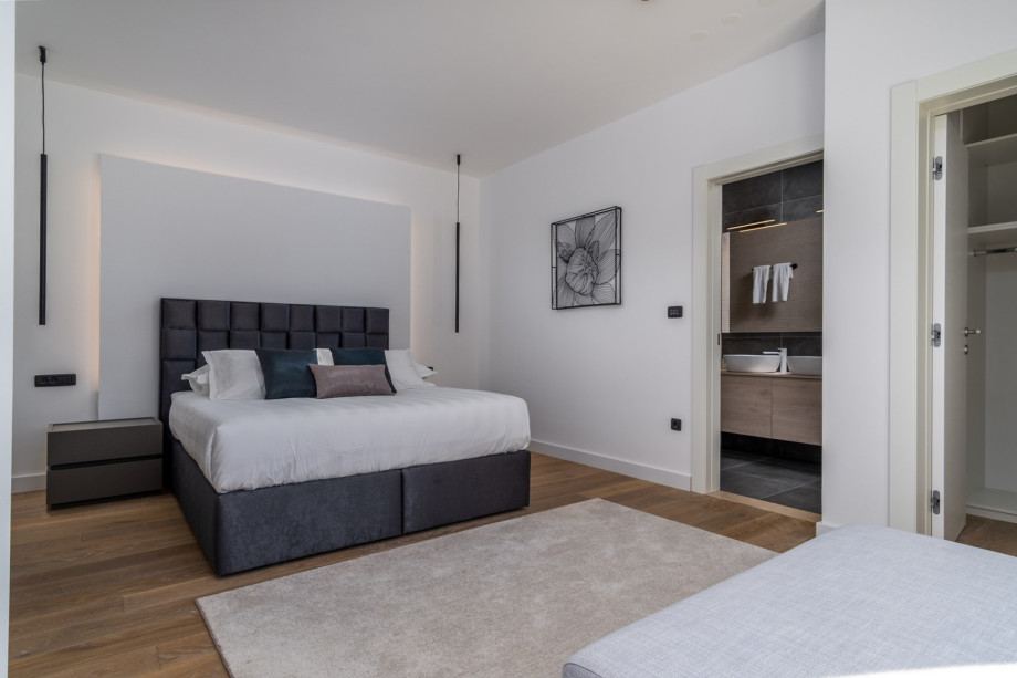 Bedroom No1 is located on the ground floor, with a double bed 160cm x 200cm.