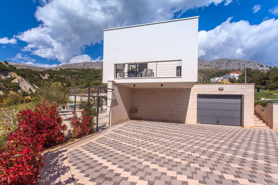 The property offers 1 garage space and a parking lot for 3 cars on the private property.