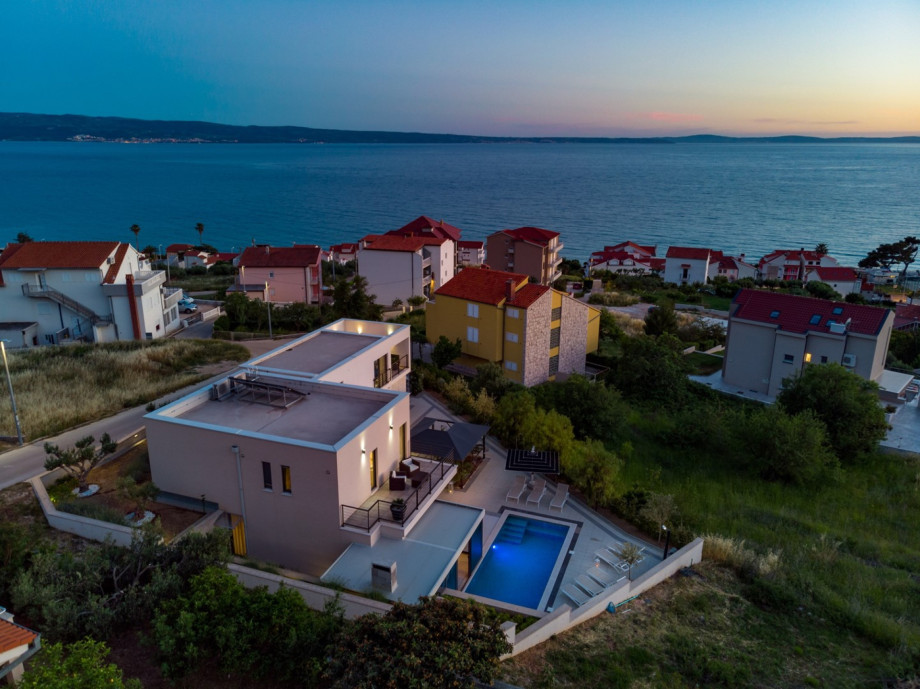 Come and taste the unspoiled and easy way of living in the Dalmatia.