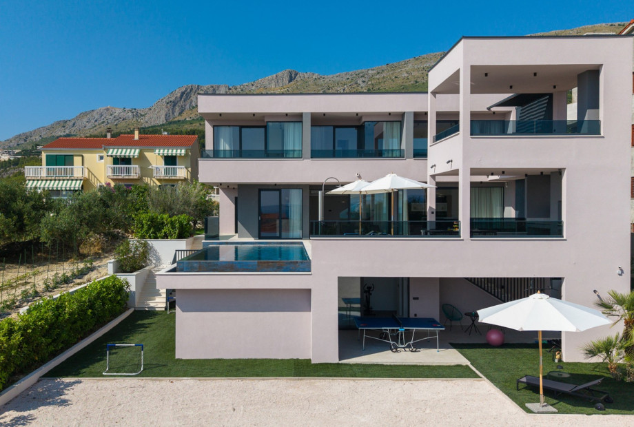 The overall spatial layout of the villa is very well organized