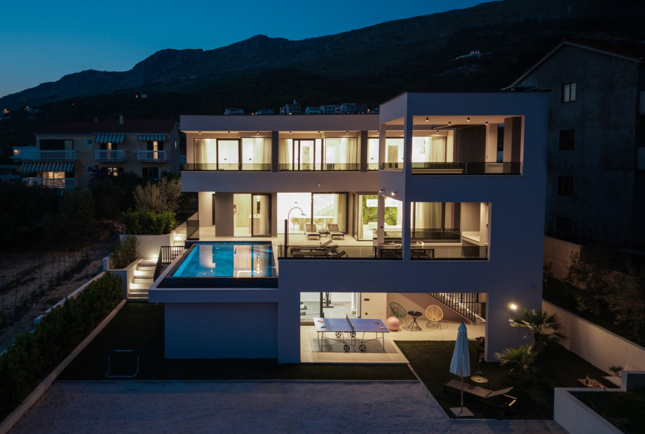 Villa comfortably accommodates 8 guests across 4 stylish en-suite bedrooms, each with air conditioning, a TV, and stunning sea views