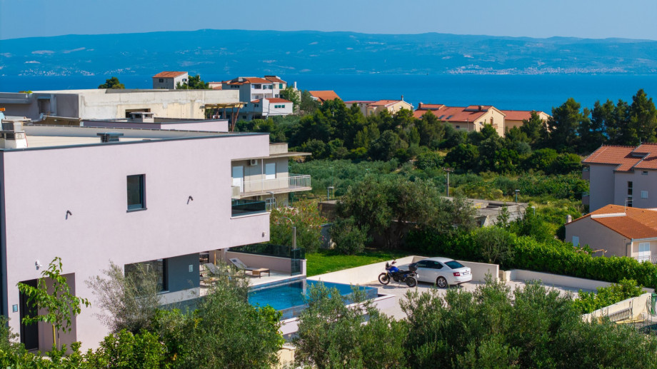 Peaceful setting creates a perfect harmony between indoor and outdoor spaces, making it ideal for memorable gatherings with family and friend