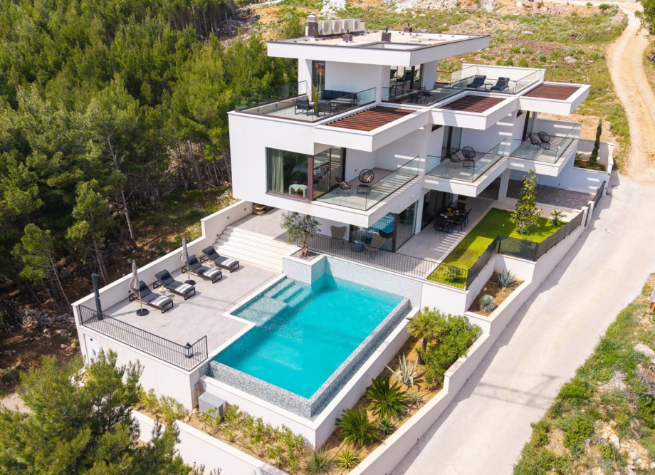 515m2 of fully fenced outdoor space available just for you