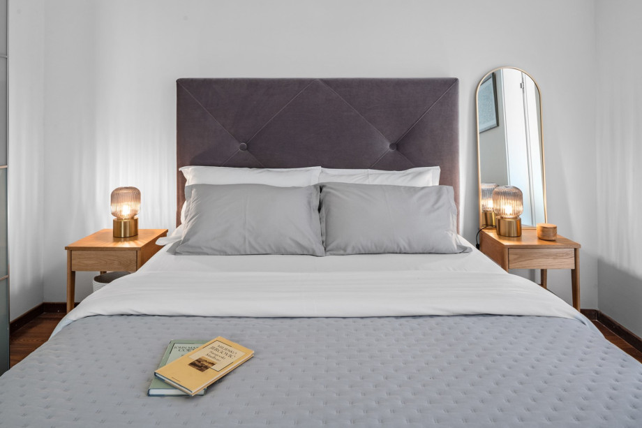 This cozy bedroom comes with a queen-size bed (160cm x 200cm), a smart TV and air conditioning