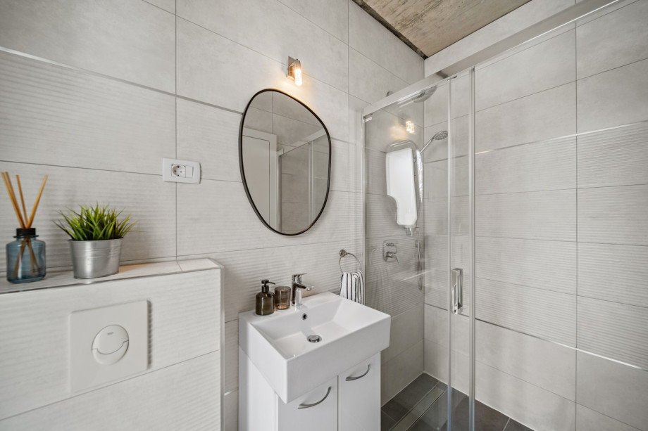 An en-suite bathroom (3.2 sqm) with a shower