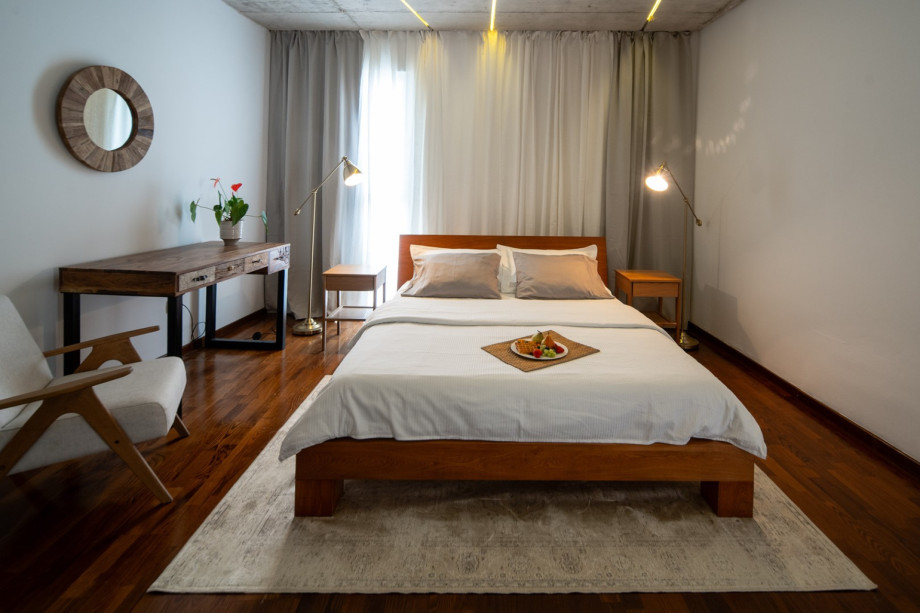 This spacious room offers a queen-size bed (160cm x 200cm)