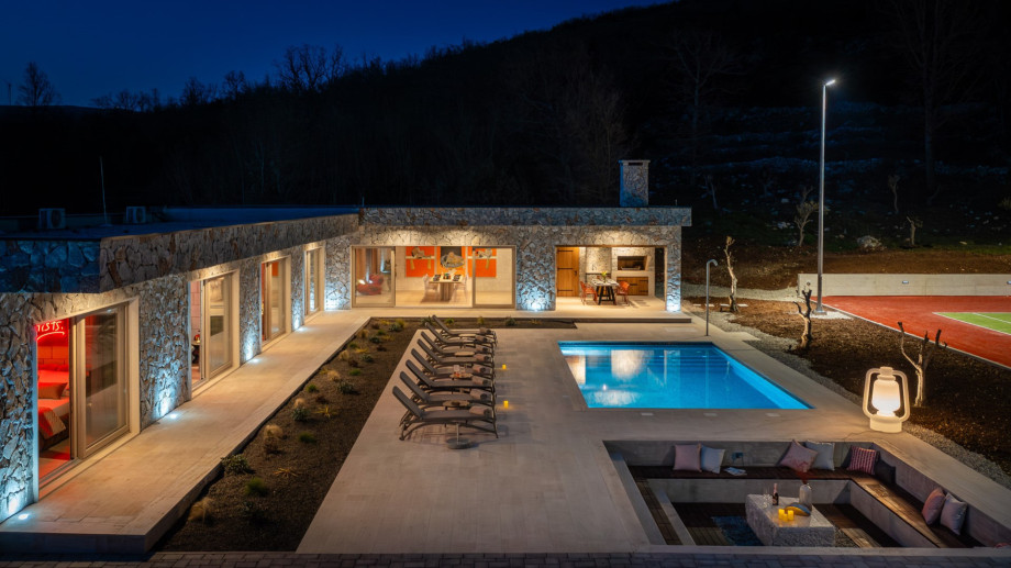 Simply perfect for a very relaxing and comfortable family or friend gathering