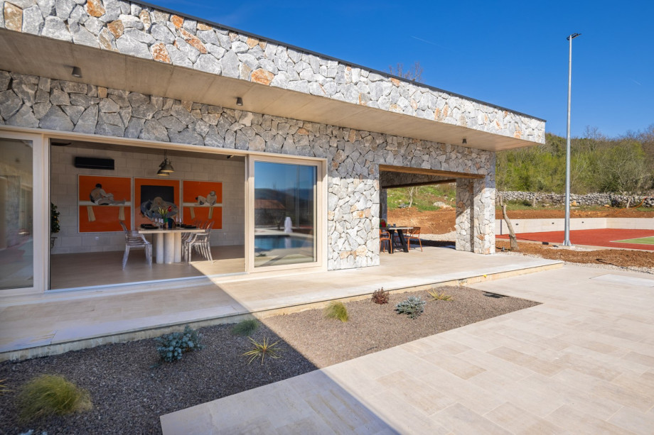 It is a very well equipped property furnished with high-quality and carefully selected materials