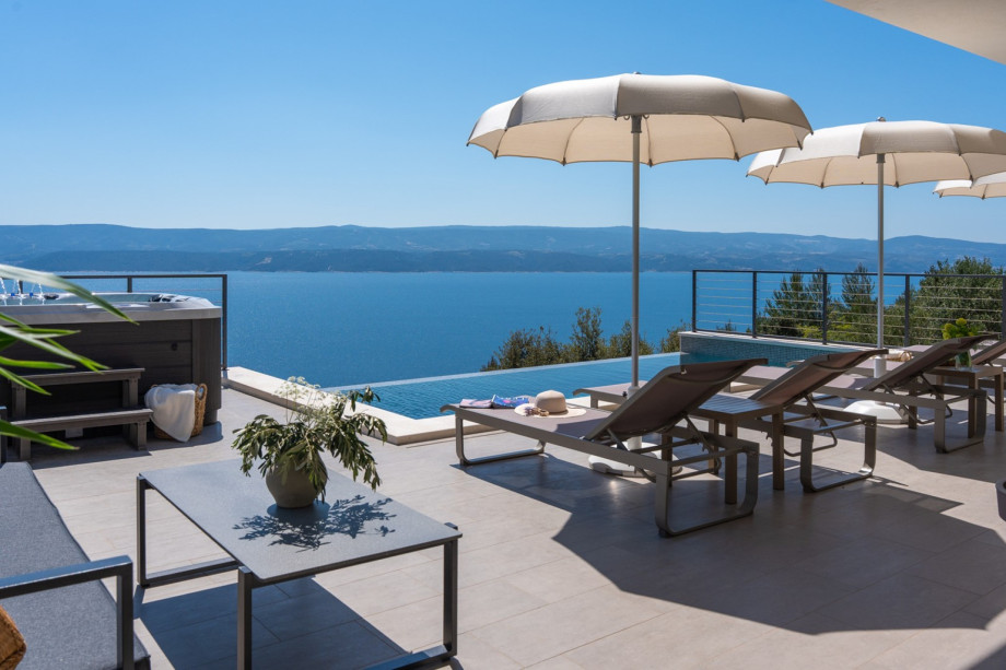 A stunning three-bedroom villa that comfortably accommodates 6+2 guests