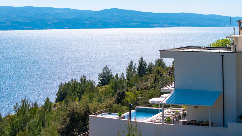 This villa offers breathtaking views of the Adriatic Sea and the island of Brač from every corner