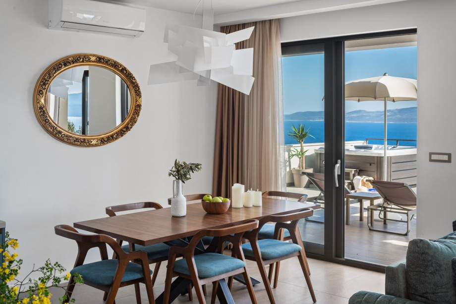 A fully equipped kitchen with a beautiful view of the Adriatic Sea
