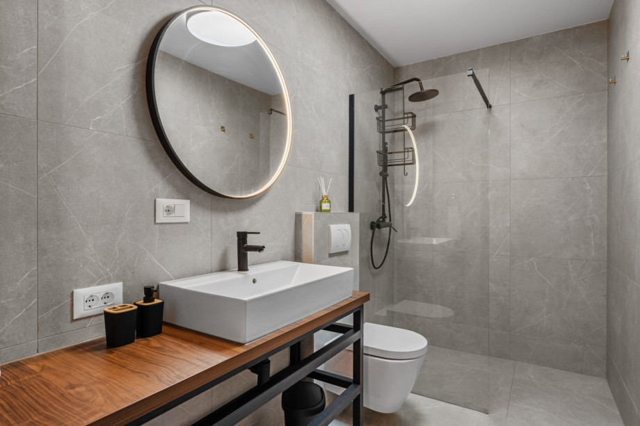 Another family bathroom with a walk-in shower
