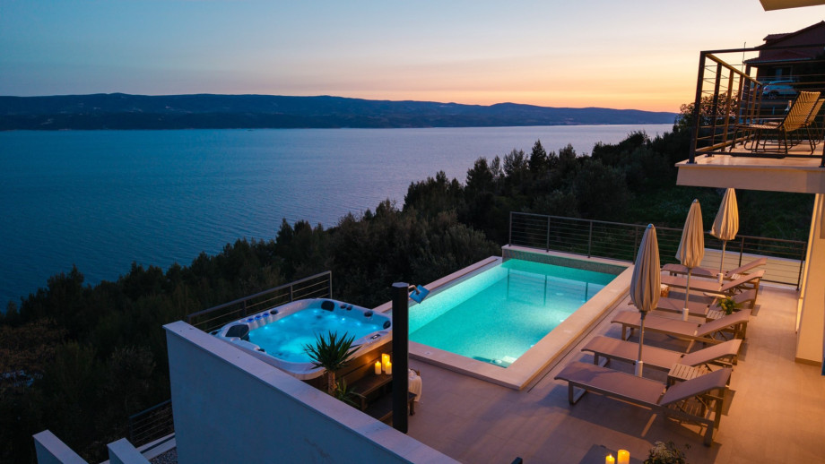 Carefully placed lighting completes the perfect experience of Dalmatian summer evenings