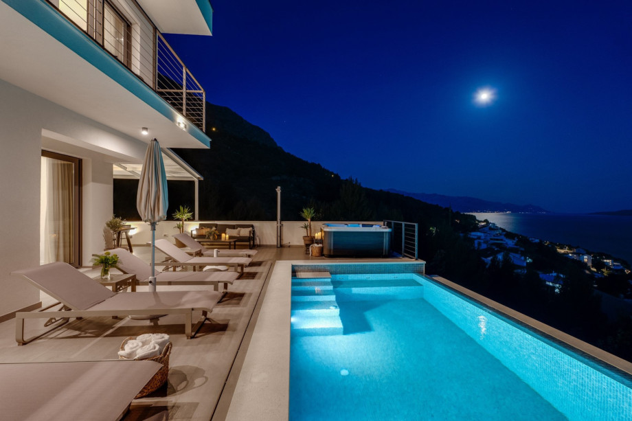 While you refresh yourself in the pool you can admire the breathtaking view