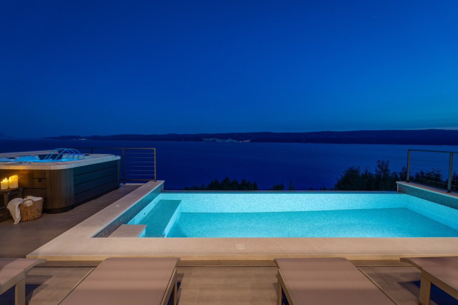 Numerous restaurants are within close proximity, while the center of Omis is located 5 kilometers away