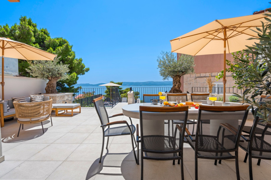 Luxury accommodation with 3 en-suite master bedrooms