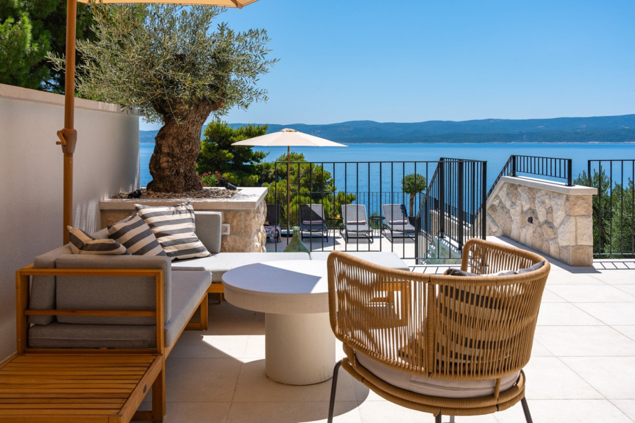 This very elegant and very luxuriously furnished villa Dattero offers an open sea views