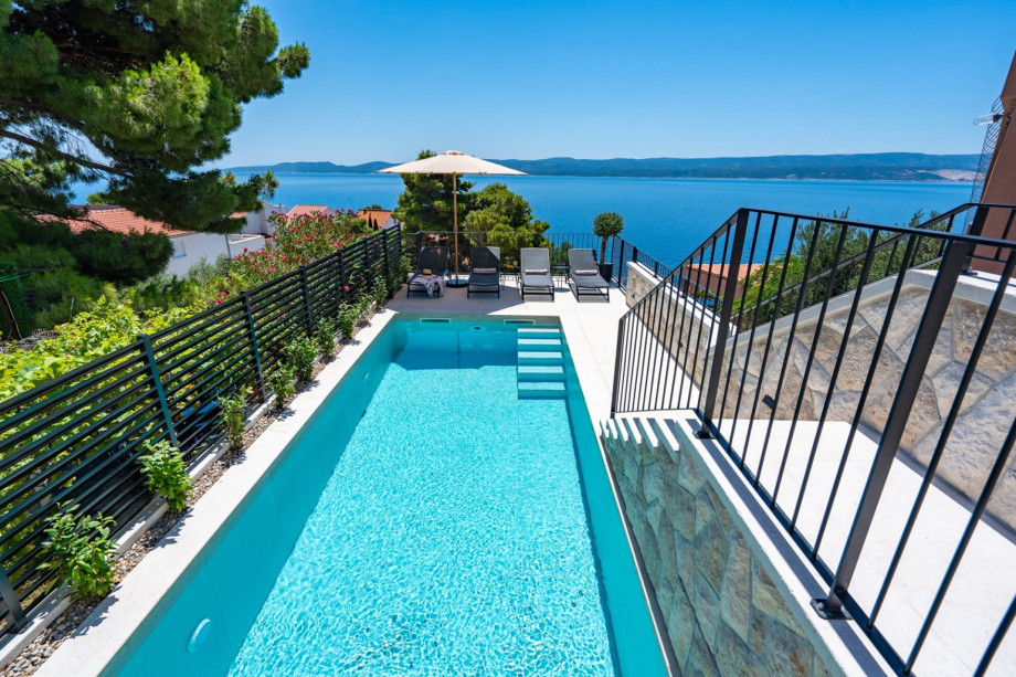 Luxury accommodation with 3 en-suite master bedrooms