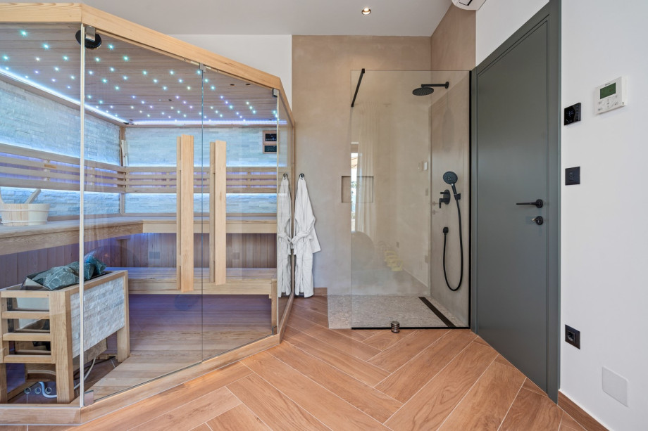 The Finnish sauna room (15sqm) with a shower,
