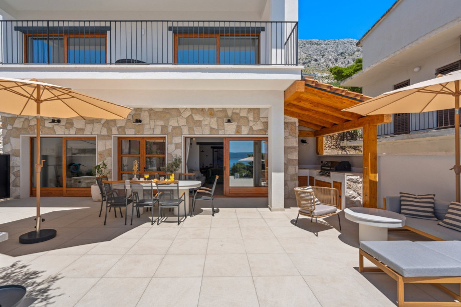 Outdoor dining and barbecue area,