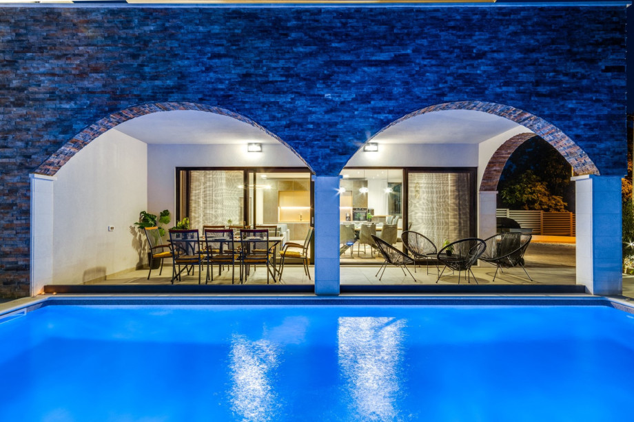 This beautifully appointed property sets a modern tone with contemporary architecture and high-quality furnishings