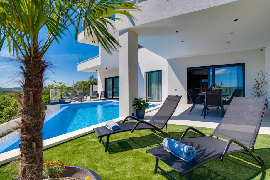 The sun deck area with 12 deck chairs