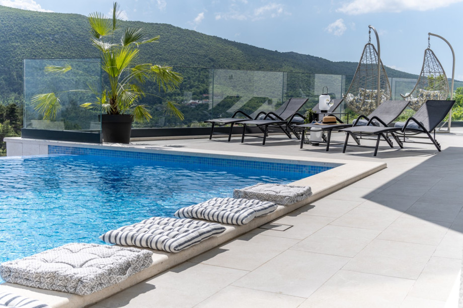 A private heated pool with hydromassage bench