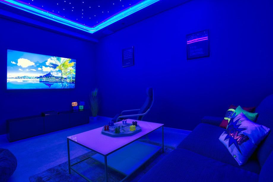 Media room with sofa, AC, TV, free WiFi, and PS4