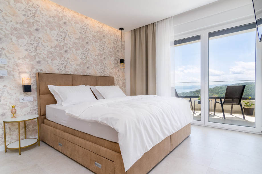 Bedroom No2 (first floor) with king-size bed 180 x 200cm