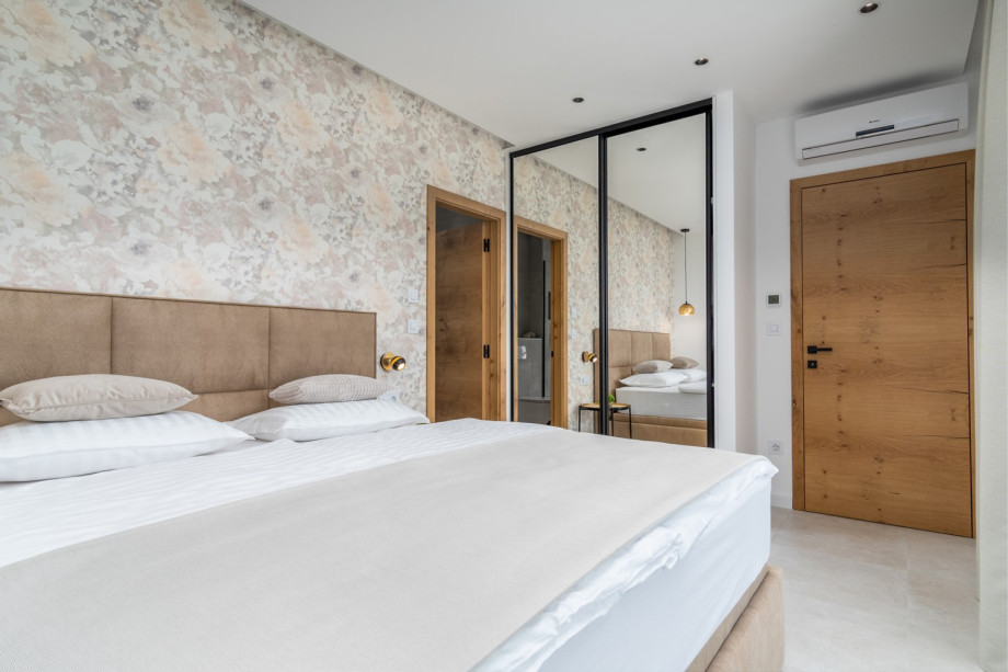 Bedroom No4 is also equipped with an en-suite bathroom