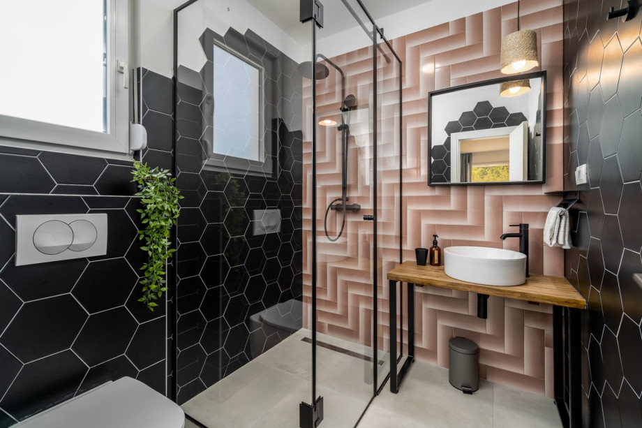 Beautiful decorated Bathroom with shower