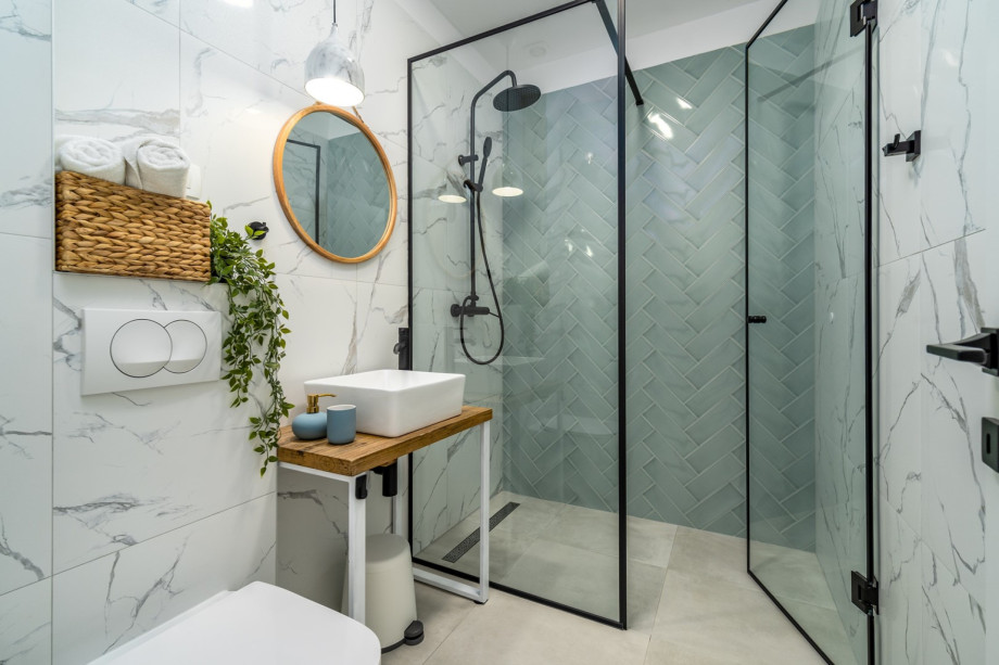 En-suite bathroom with shower