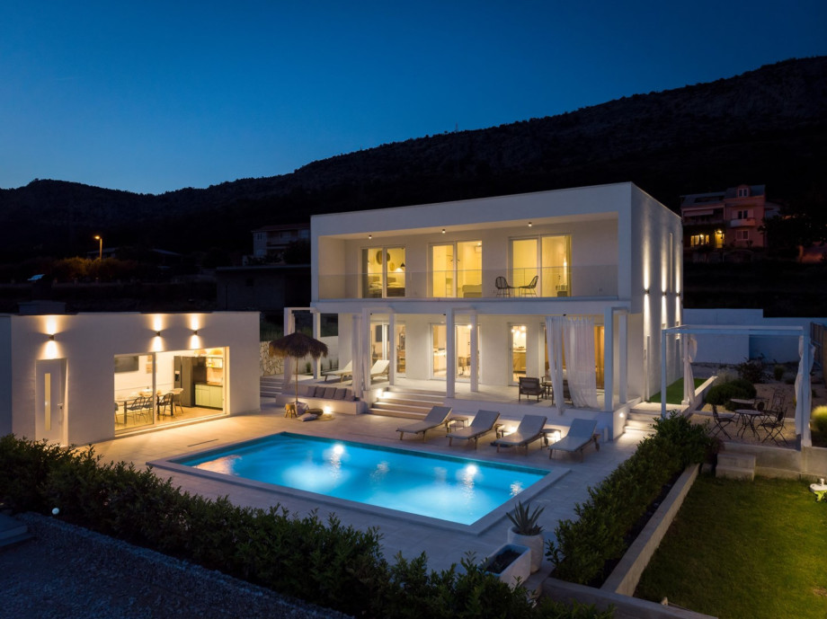 Villa Zen, quietly positioned and enabling high quality living in the rural area of Omiš hinterland