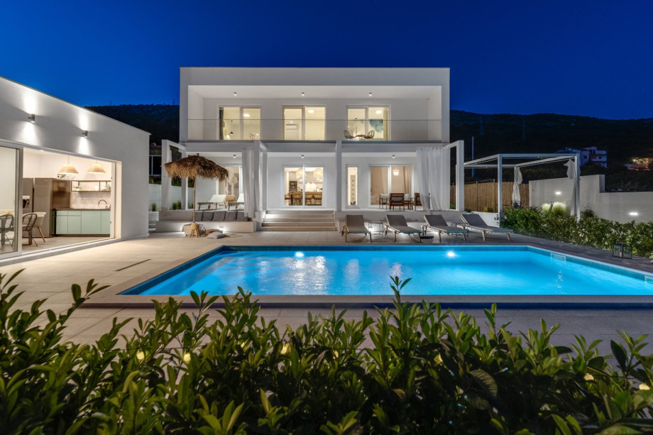 Villa Zen, quietly positioned and enabling high quality living in the rural area of Omiš hinterland