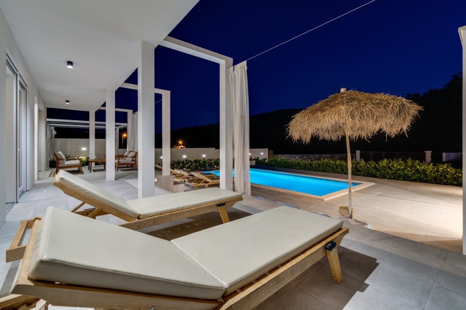 Choose your perfect spot and enjoy this Mediterranean environment