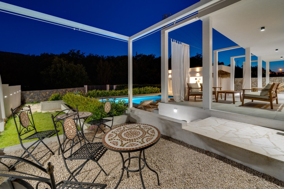 Carefully organized lights at the outdoor area