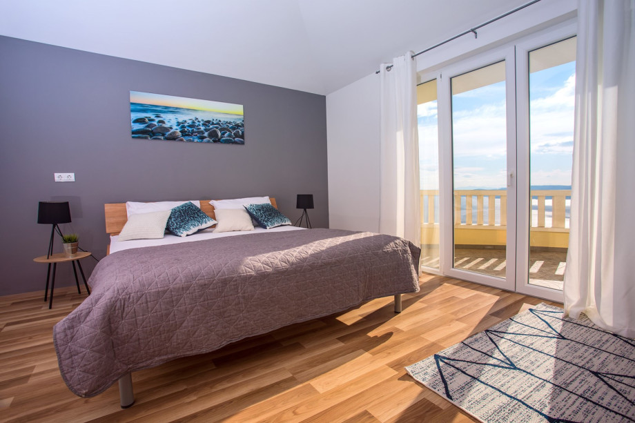 Bedroom NO5 double bed, exit on the terrace with a sea view, 2nd floor