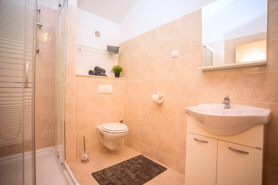 Second family bathroom with shower on the 2nd floor