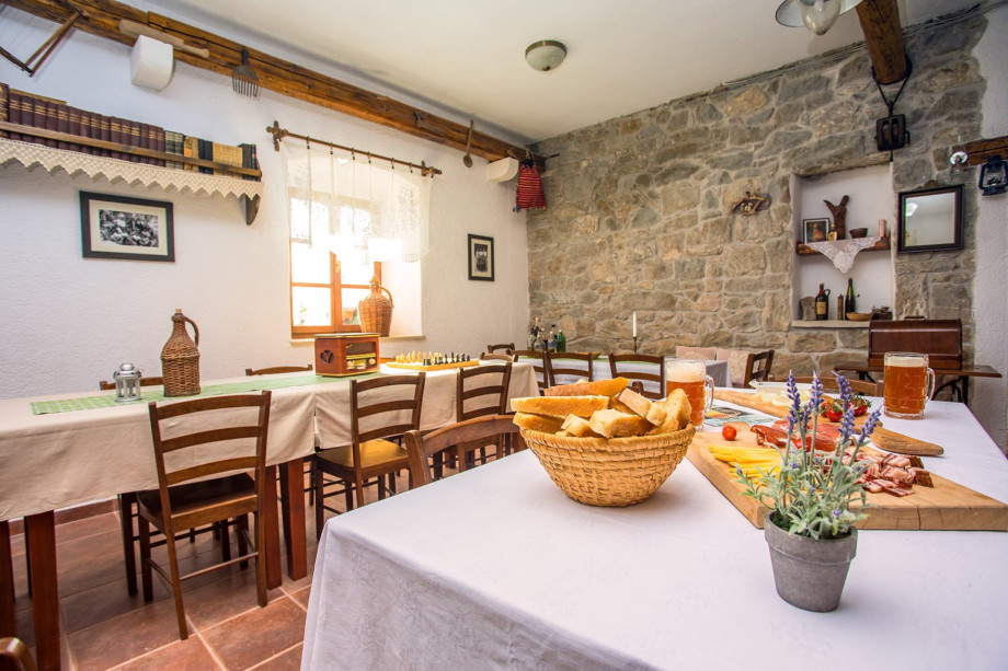 Tavern where owner offers homemade beer and local delicious food (extra charge)