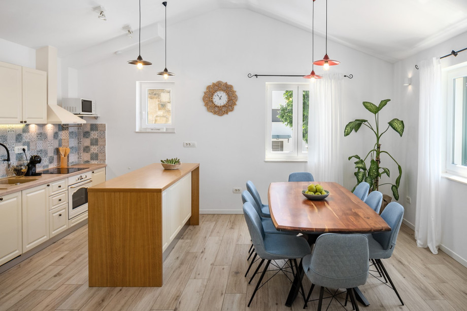 Spacious kitchen with all you may need during your stay 