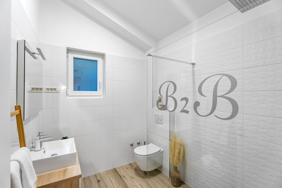 Shared bathroom on the first floor