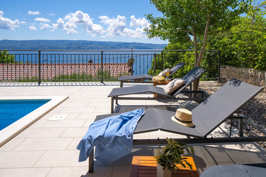 Villa offers opened and panoramic sea views in a quiet and private environment