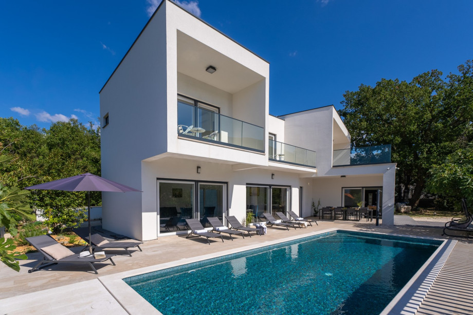 Villa Giro - 5 bedroom Villa with pool